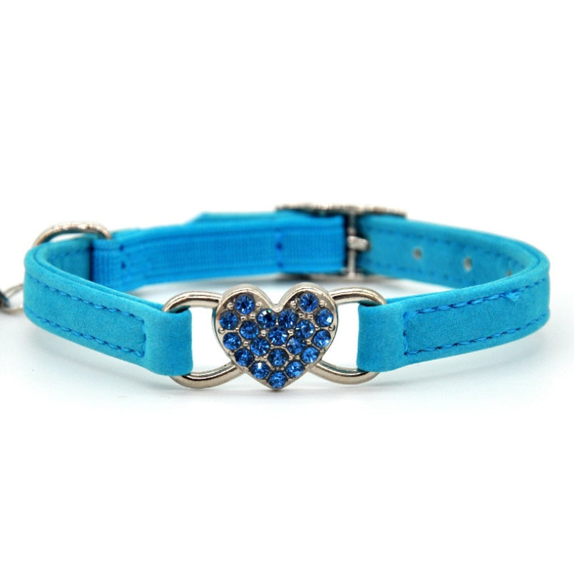 Adjustable cat collar with dainty heart charm and safety design, featuring a cute heart pendant on a soft strap.
