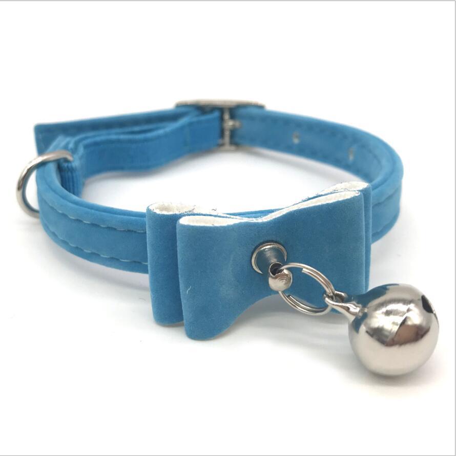 Adjustable cat collar with dainty heart charm and safety buckle, featuring a stylish and secure design for feline pets.