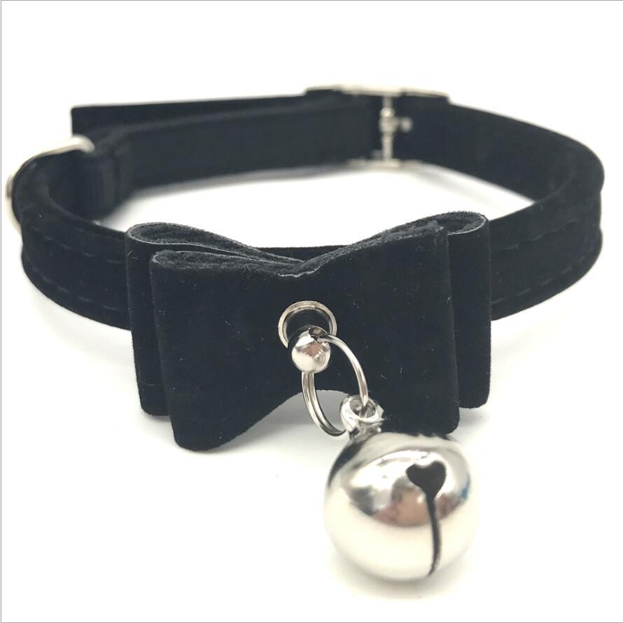 Adjustable cat collar with dainty heart charm and safety design, featuring a stylish and secure fit for your feline.