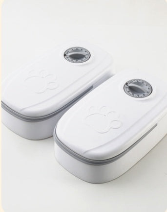 Smart automatic pet feeder by PetVibe with a hygienic stainless steel bowl, designed for convenient and hygienic pet feeding.