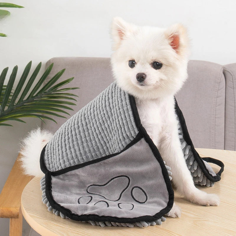 Rapid-Dry Microfiber Towel with high-grip pockets designed for pets, quick-drying and soft for drying and grooming pets.