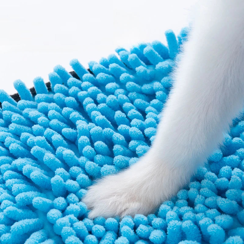 Rapid-Dry Microfiber Towel with high-grip pockets for pets, showing the soft, absorbent fabric and functional pocket design.