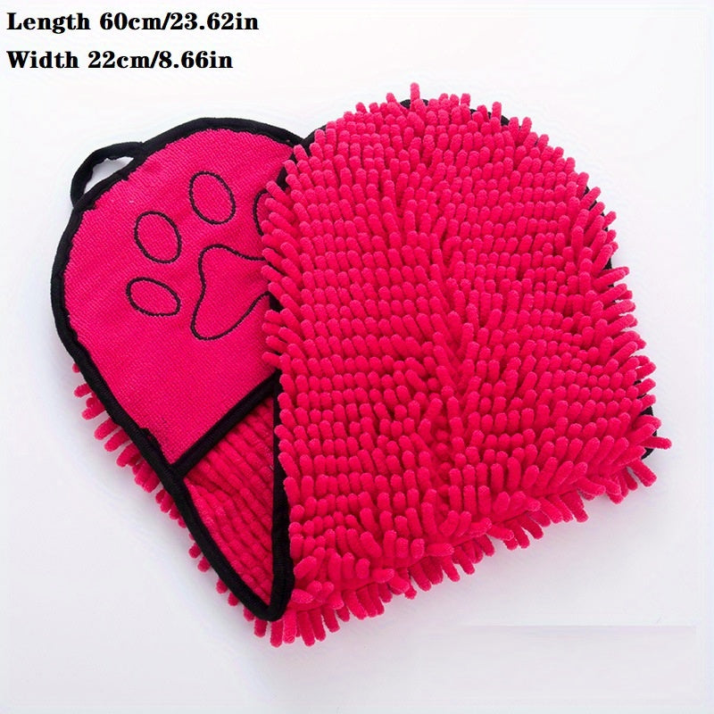 High-grip microfiber pet towel with fast-drying fabric and integrated pockets for easy drying and handling of pets.